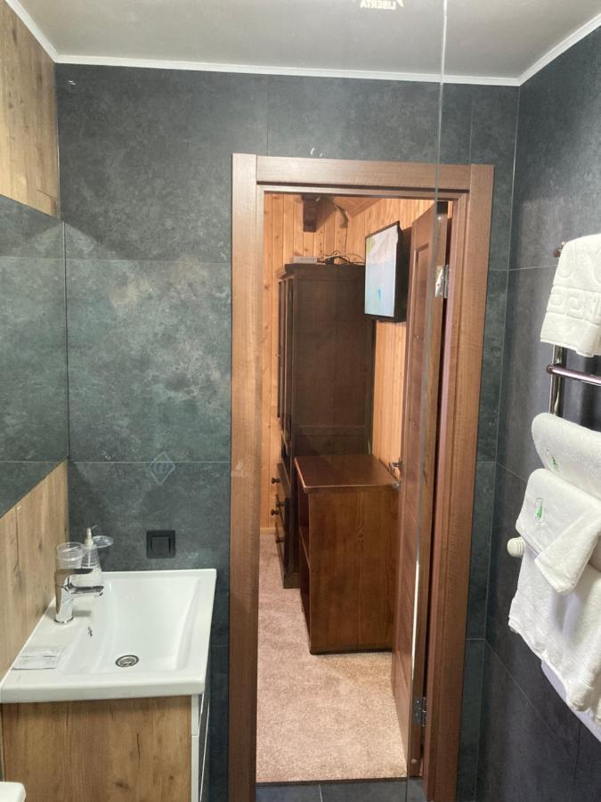 Adelis Hotel Jaremtsje Buitenkant foto